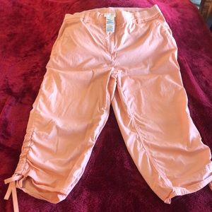 Women’s casual capris.
